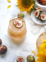 Large cup of Frescas de Figos (made with fresh figs) – Avô’s Eats menu item